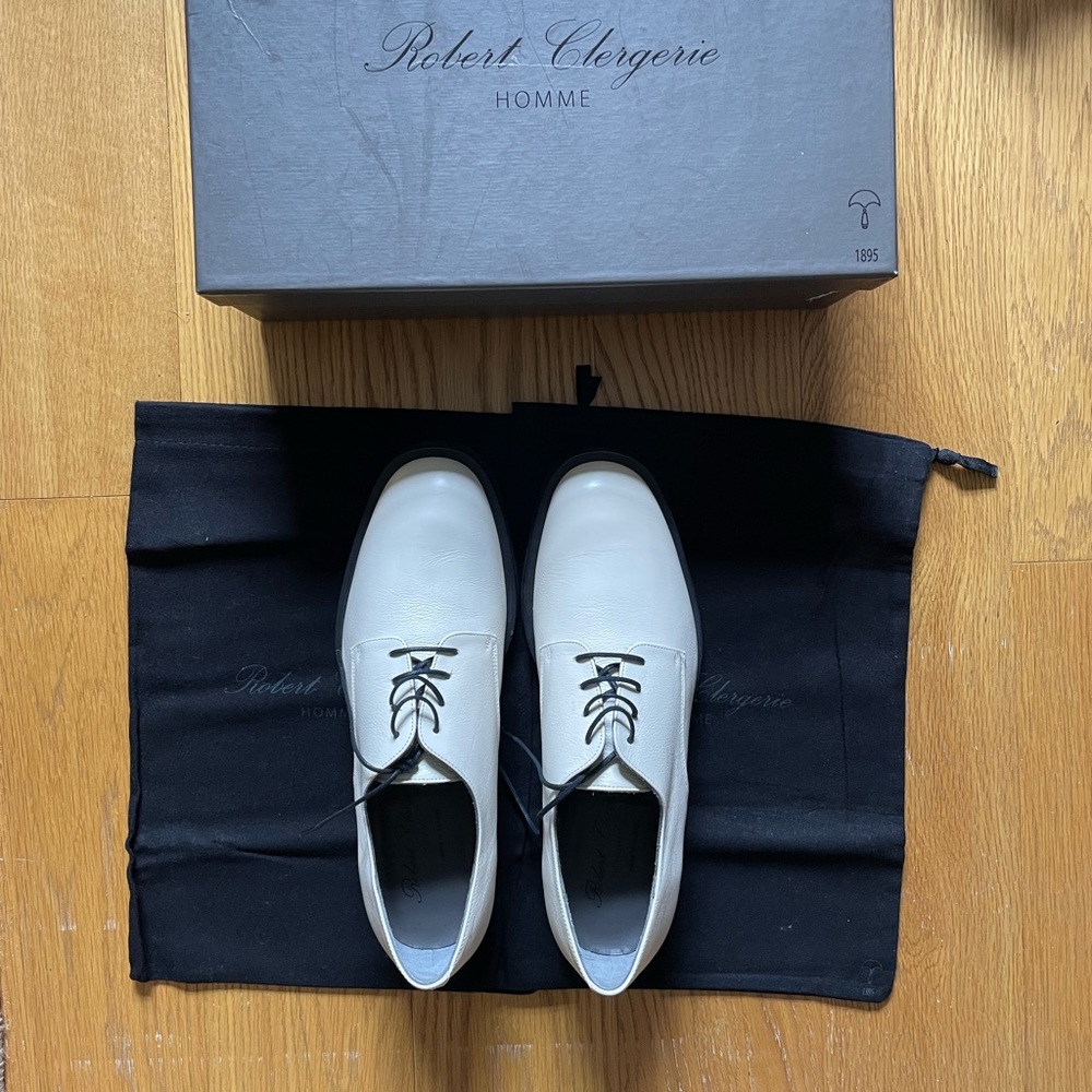 Robert Clergerie off white leather Oxford shoes.